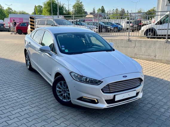 Ford Mondeo cena 51900 przebieg: 187000, rok produkcji 2018 z Stary Sącz małe 562